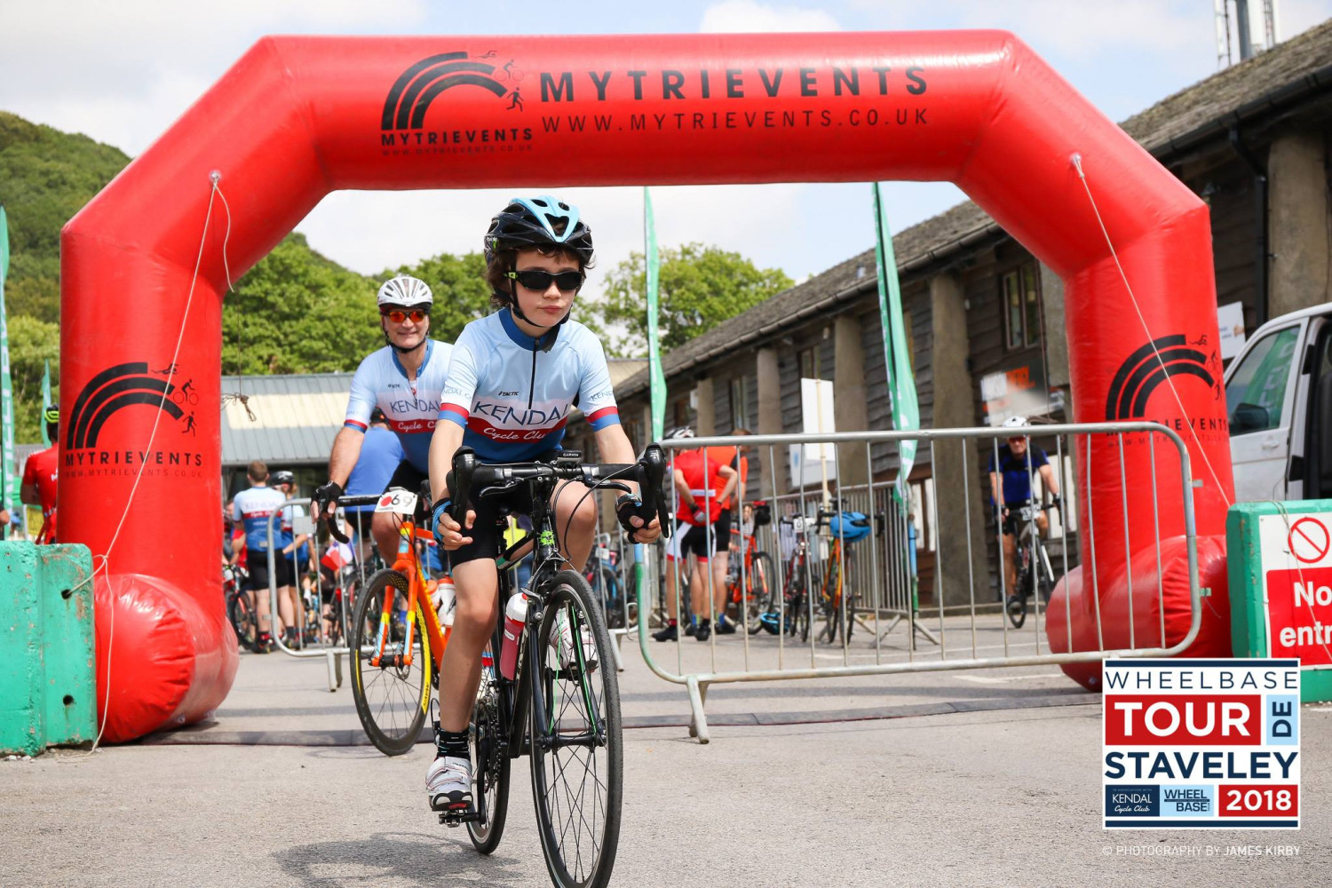 Tour de Staveley start